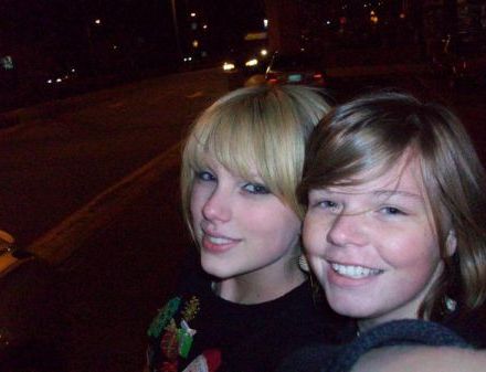 Nicole sent in this most recent picture of Taylor Swift with straight bangs 