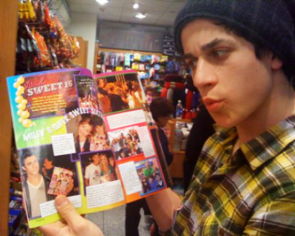 davidhenrieairport David Henrie spilled to Just Jared Jr about filming in
