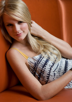 Taylor Swift looks STUNNING in the complete photoshoot for US Weekly.