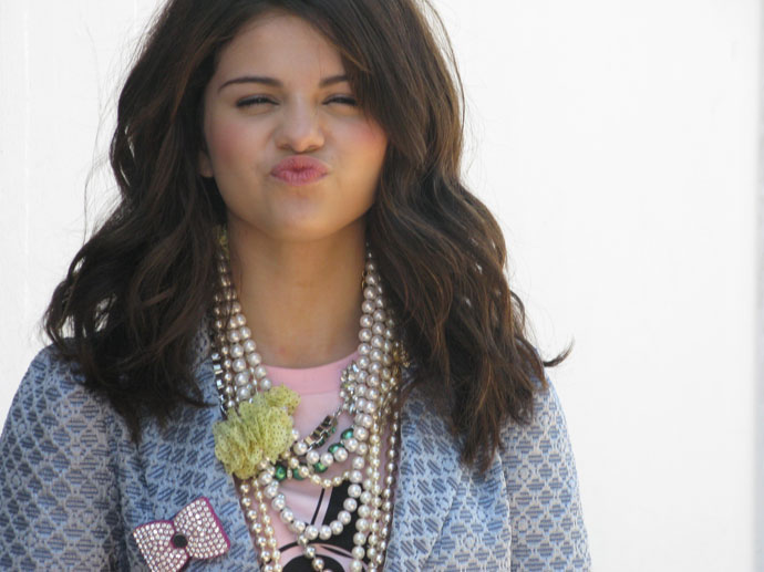 selena gomez pictures 2009. Selena Gomez covers June 2009