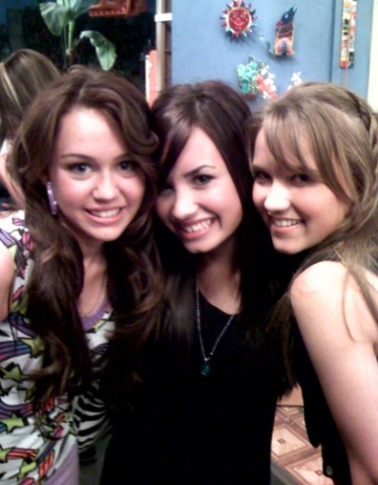  mileycyrus Tags demi lovato emily osment miley cyrus twitter