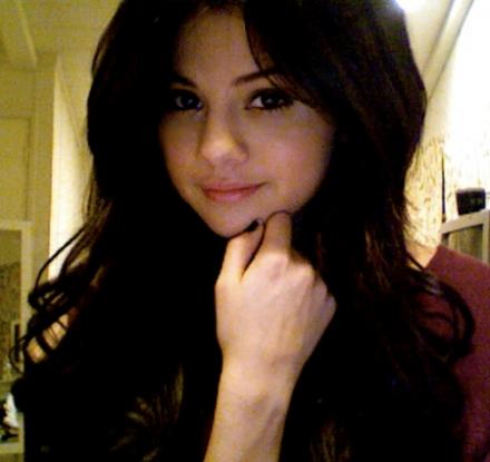 selena gomez naturally video hair. Selena Gomez Live Chat 2/23